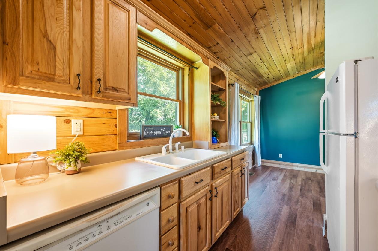 Log cabin nestled on 8.2 picturesque acres - photo 18