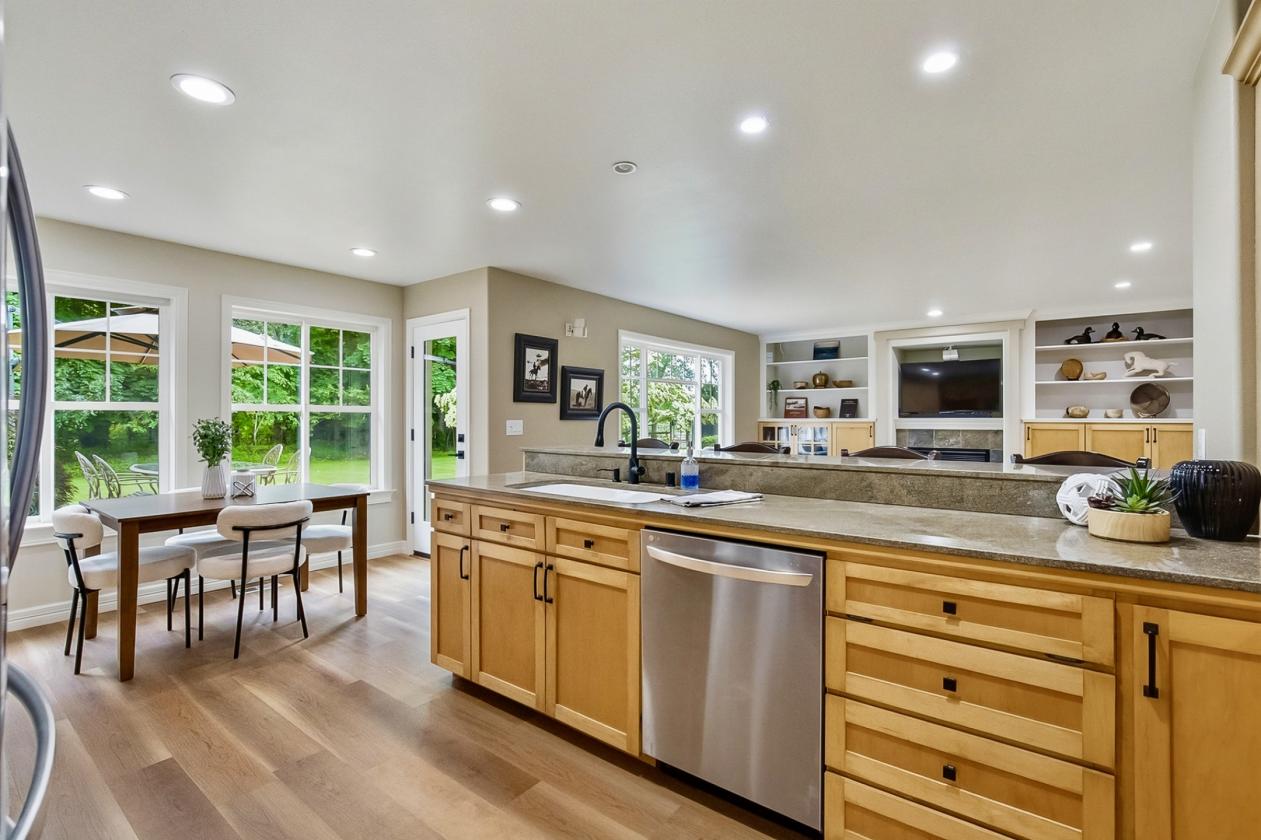 Modern Farmhouse Meets Horse Heaven - photo 15