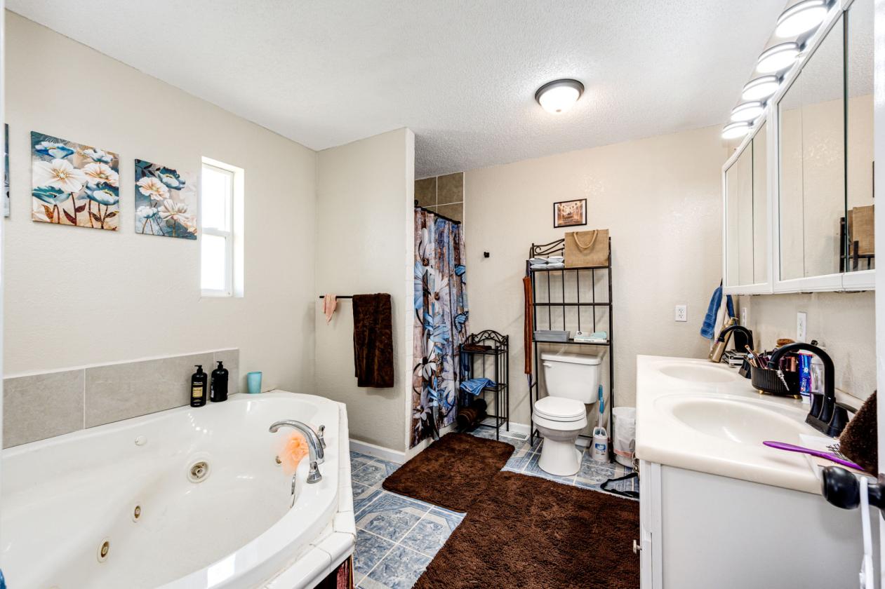 Horse Property & Multi-Generational living! - photo 10