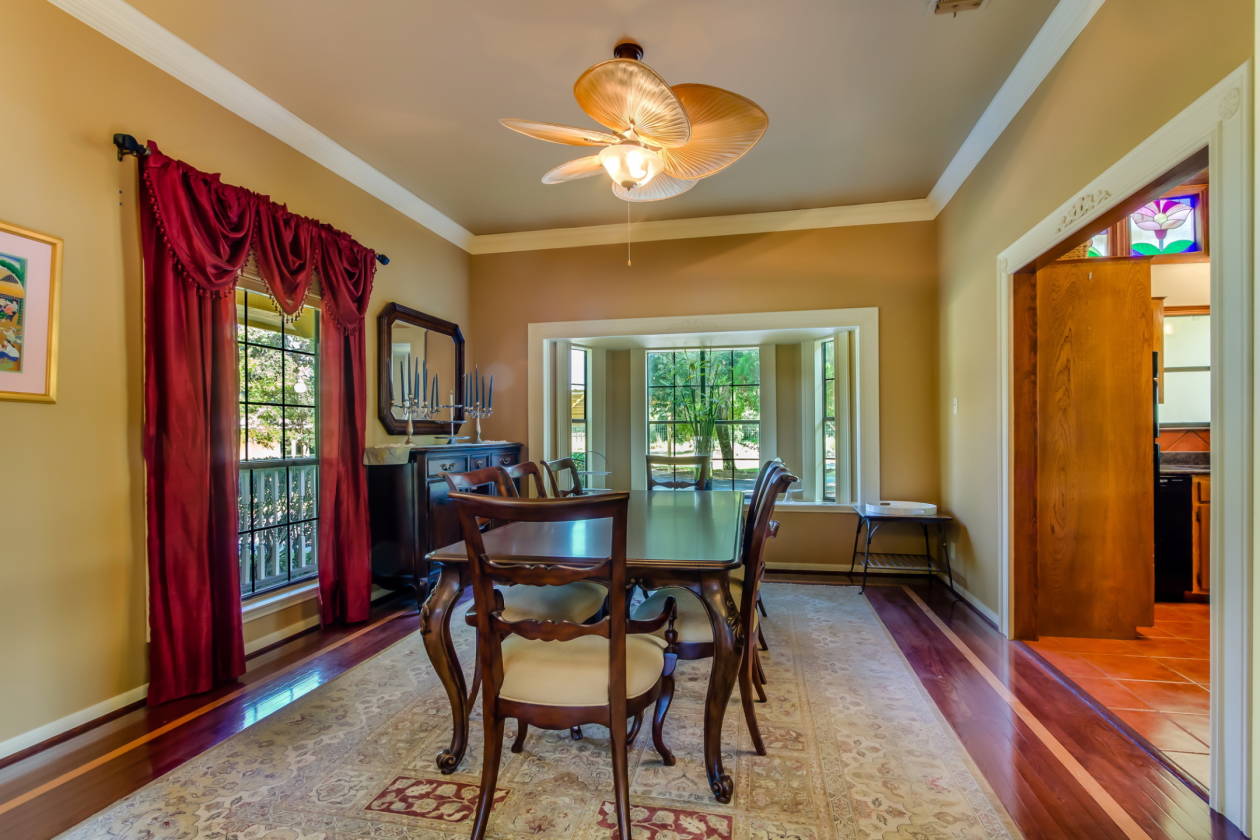 LOVELY HOUSE AND POOL ON 6.45 ACRES IN FAIR OAKS... Boerne, Comal