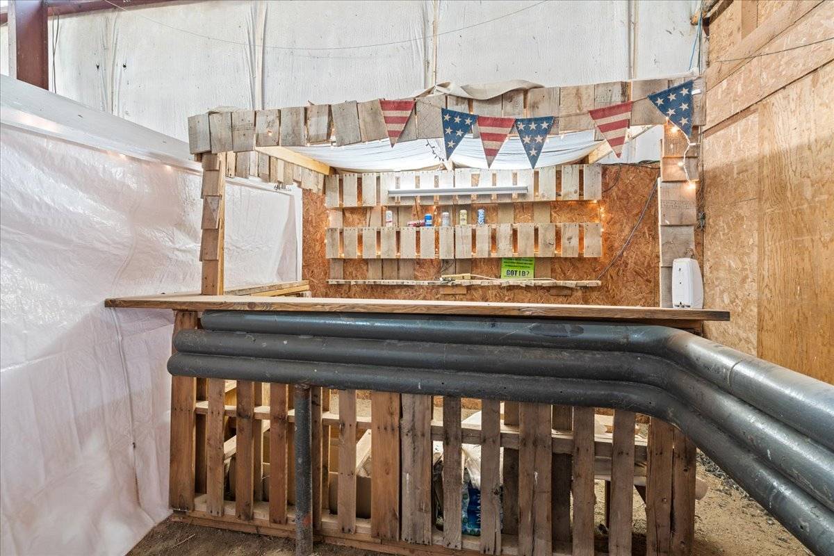 59.3AC, Irrigated Pasture, Indoor Arena, and Home - photo 9