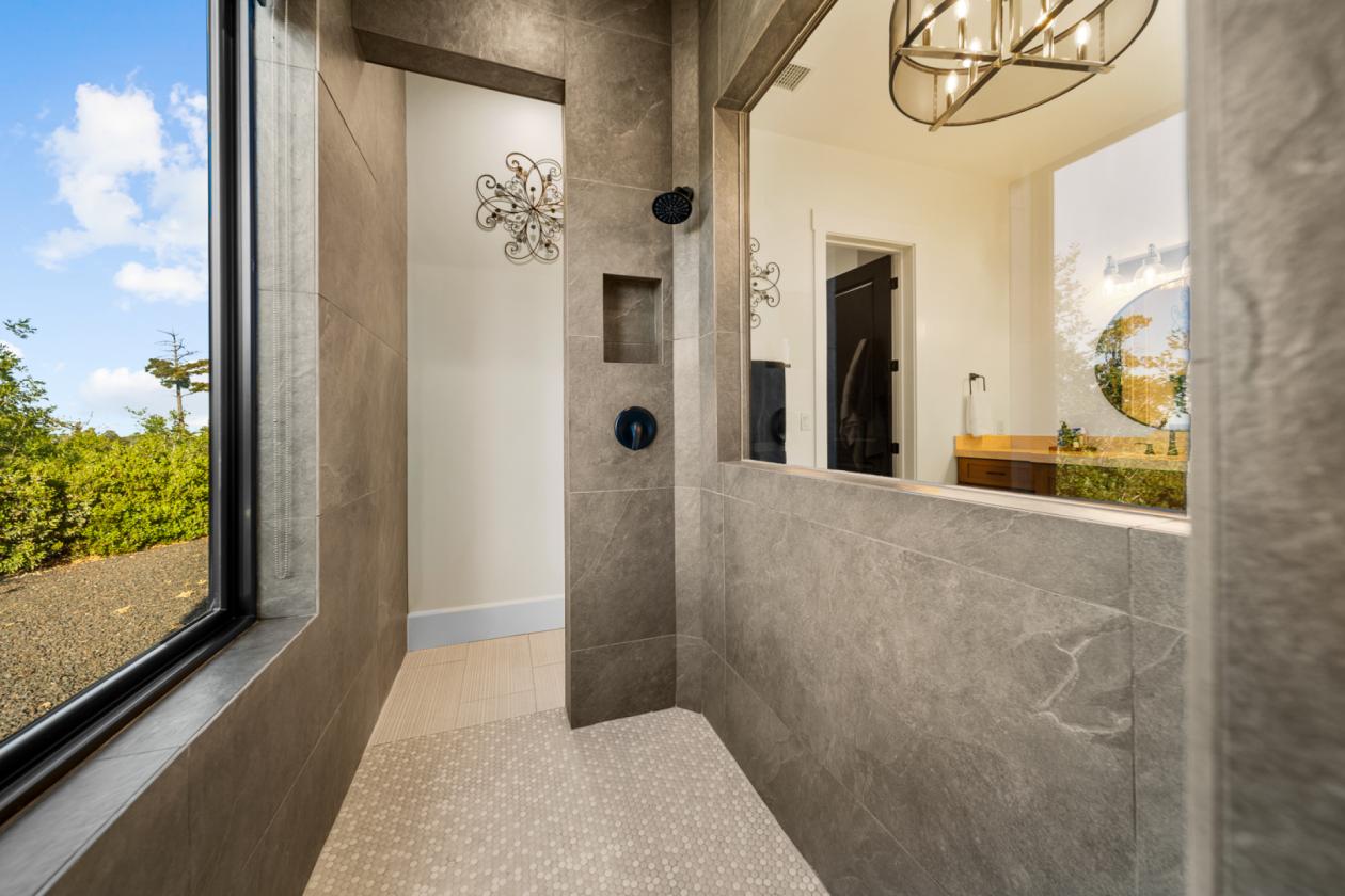 Unrivaled Luxury Legacy Estate with Amazing Views - photo 18