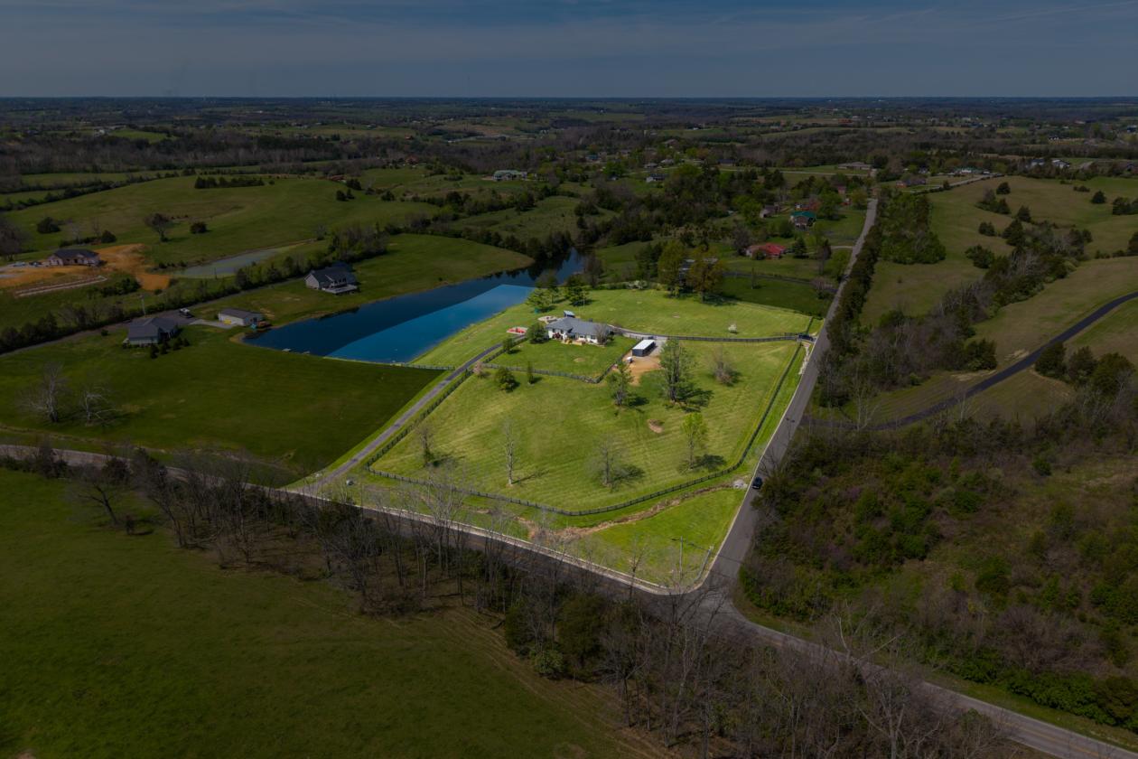 Full Remodeled Home w/6.6 Acres, 1 Mi from Bypass - photo 30