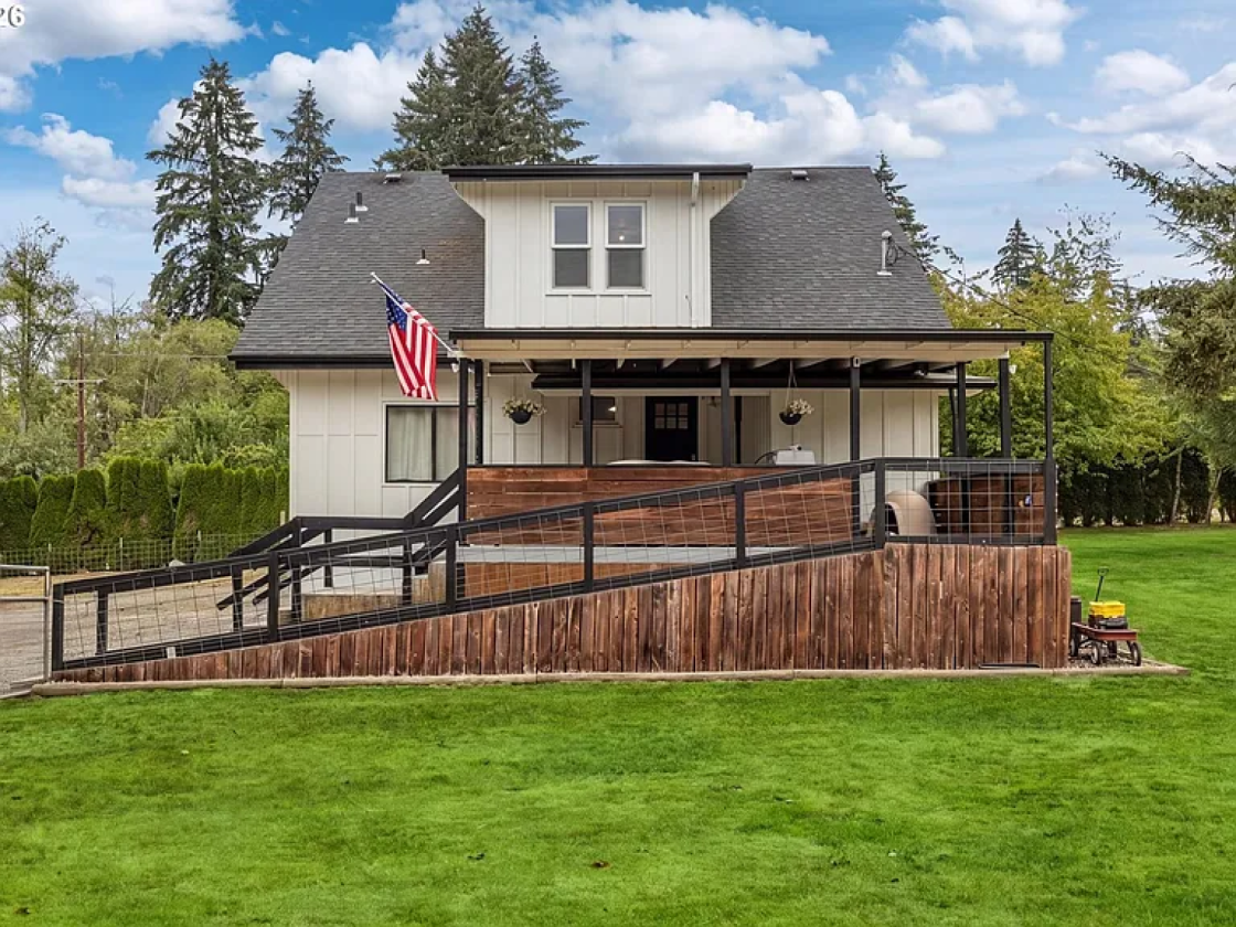 Luxury Equestrian Estate with 35 Stalls! - photo 21