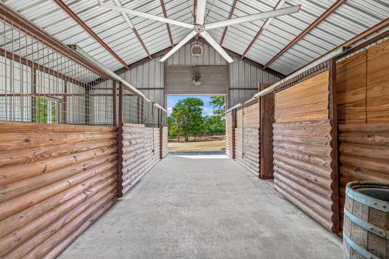 10 Acre, 3/2, Horse Property in Horsemans Ranch - photo 17