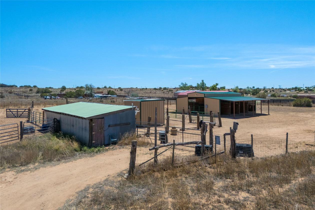 Starry Night Ranch - House/Guest House/Barn - photo 28