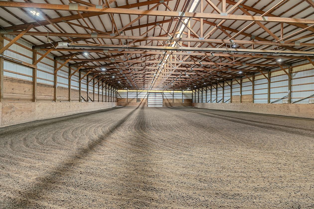 Luxury equestrian estate with a big arena - photo 19