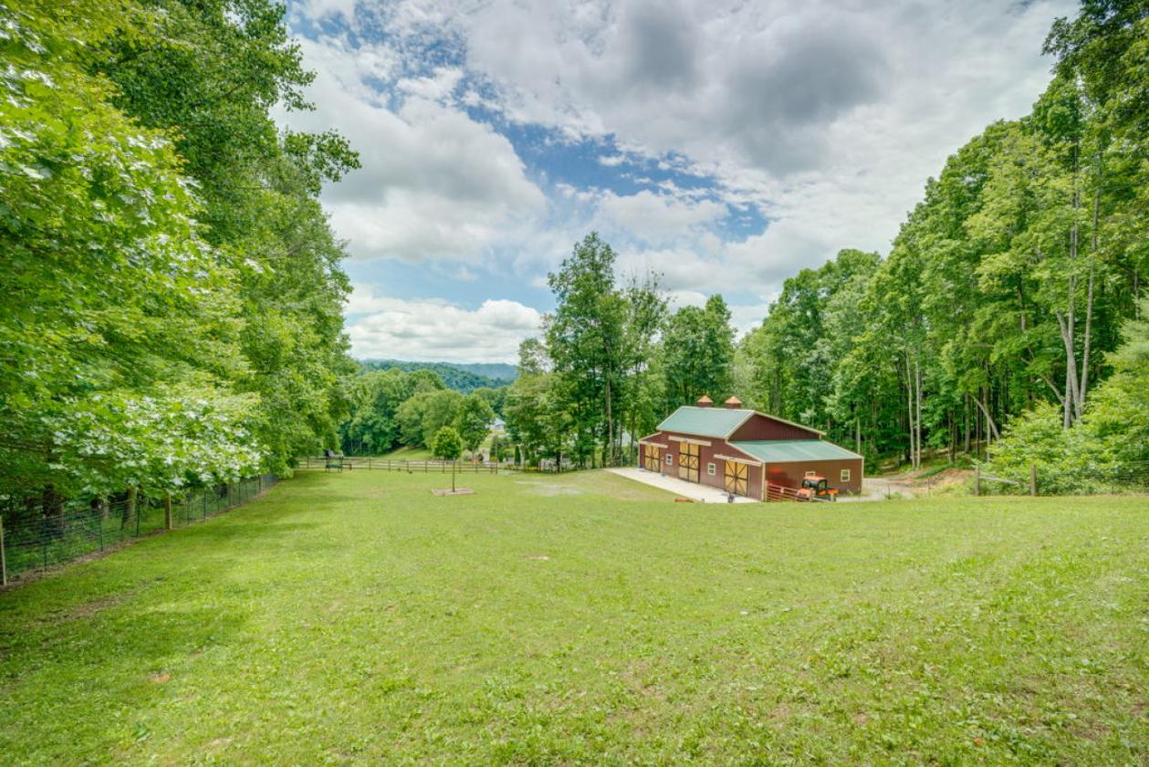 Mountain Home with Horse Barn and 5 Acres - photo 25