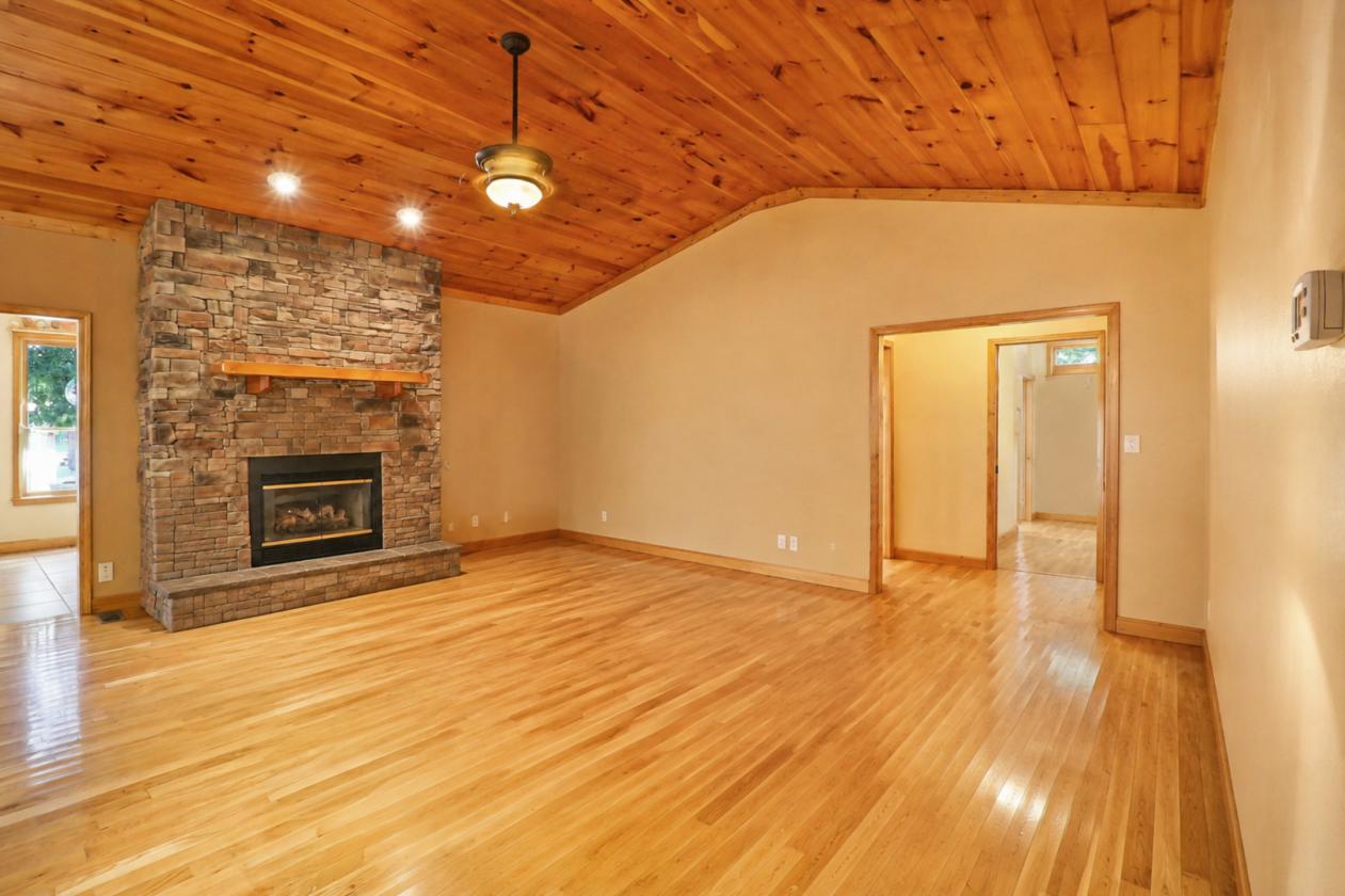 Spacious Cabin in BSF Equestrian community - photo 15