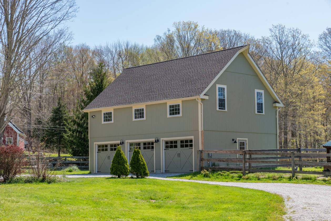 Beautiful horse property 4 stall barn ring and... Killingworth