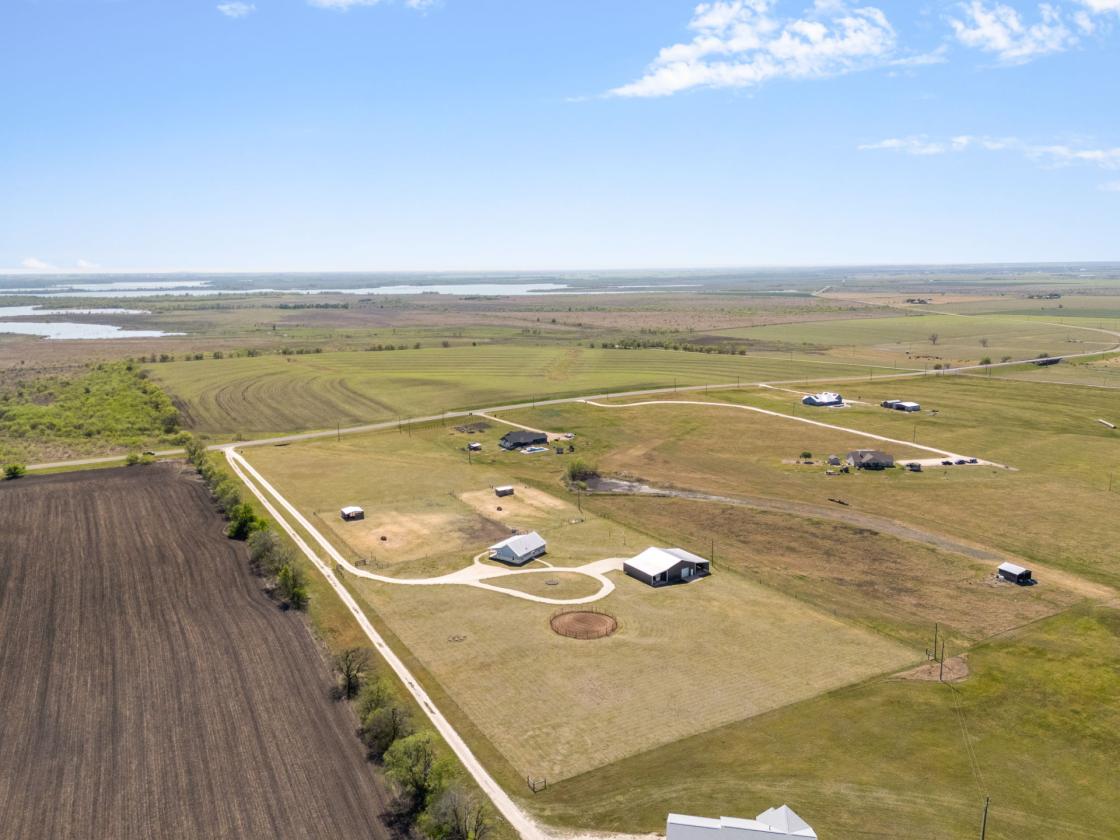 Pristine Equestrian Farm with 10.01 Acres - photo 7