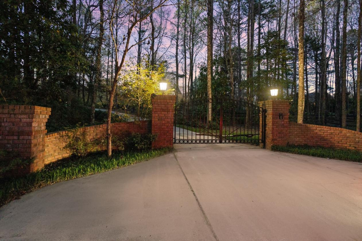 ROUX MANOR | AN EQUESTRIAN ESTATE & MINI FARM - photo 3