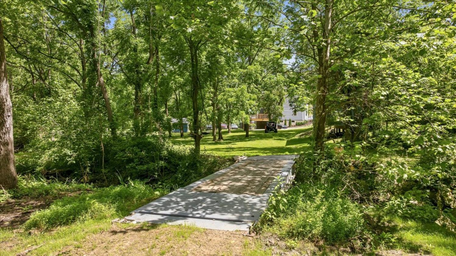 Restored 1880s Victorian Estate on 27 Private Acre - photo 12