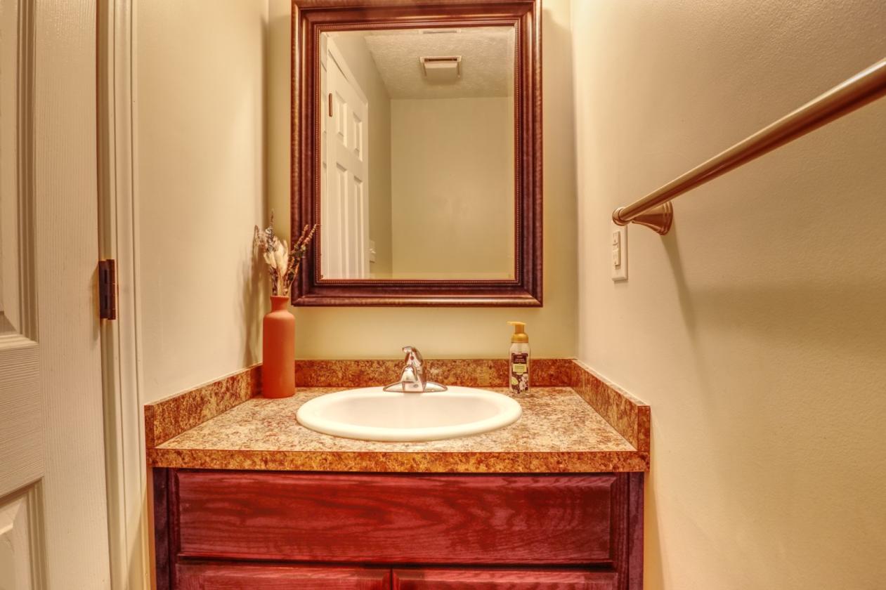 Turnkey Country Retreat on 8 Private Acres - photo 9