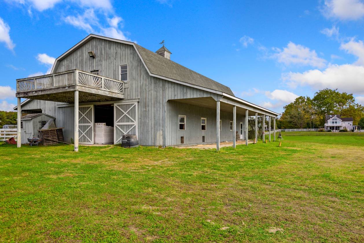 Rare Find Farm House with 106 acres in New Jersey Newfield