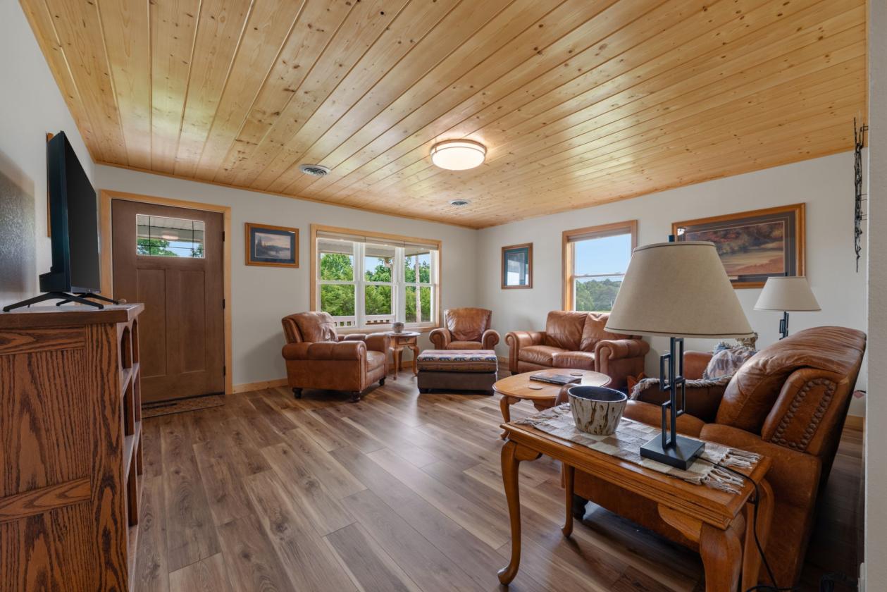 Home on 5 acres - photo 8