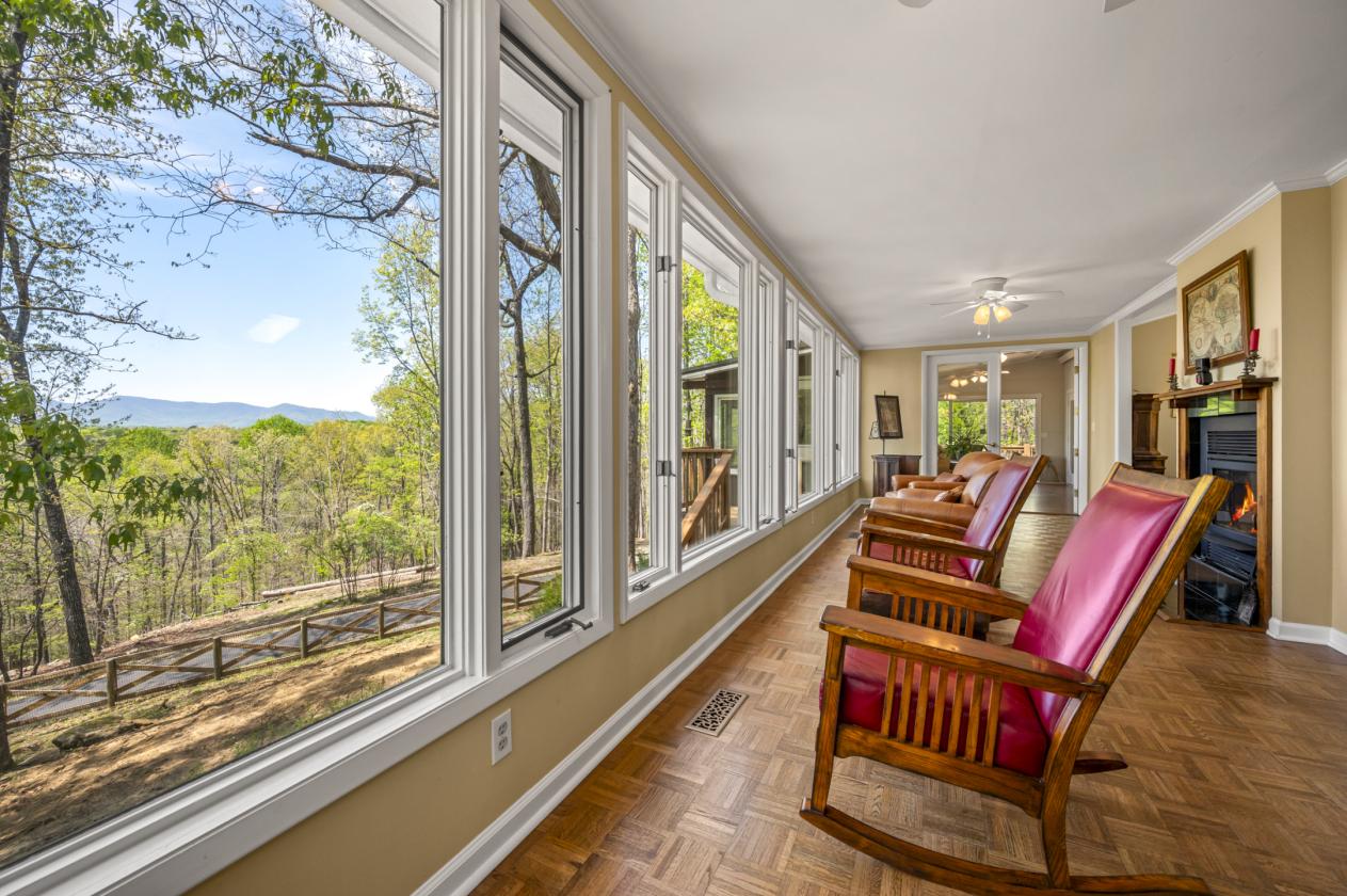 Mountain Views, Privacy, Trails, Updated Home - photo 6