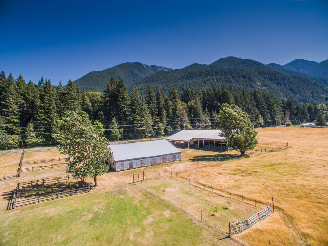 Little Cayuse Ranch on the Cowlitz River with view of... Randle