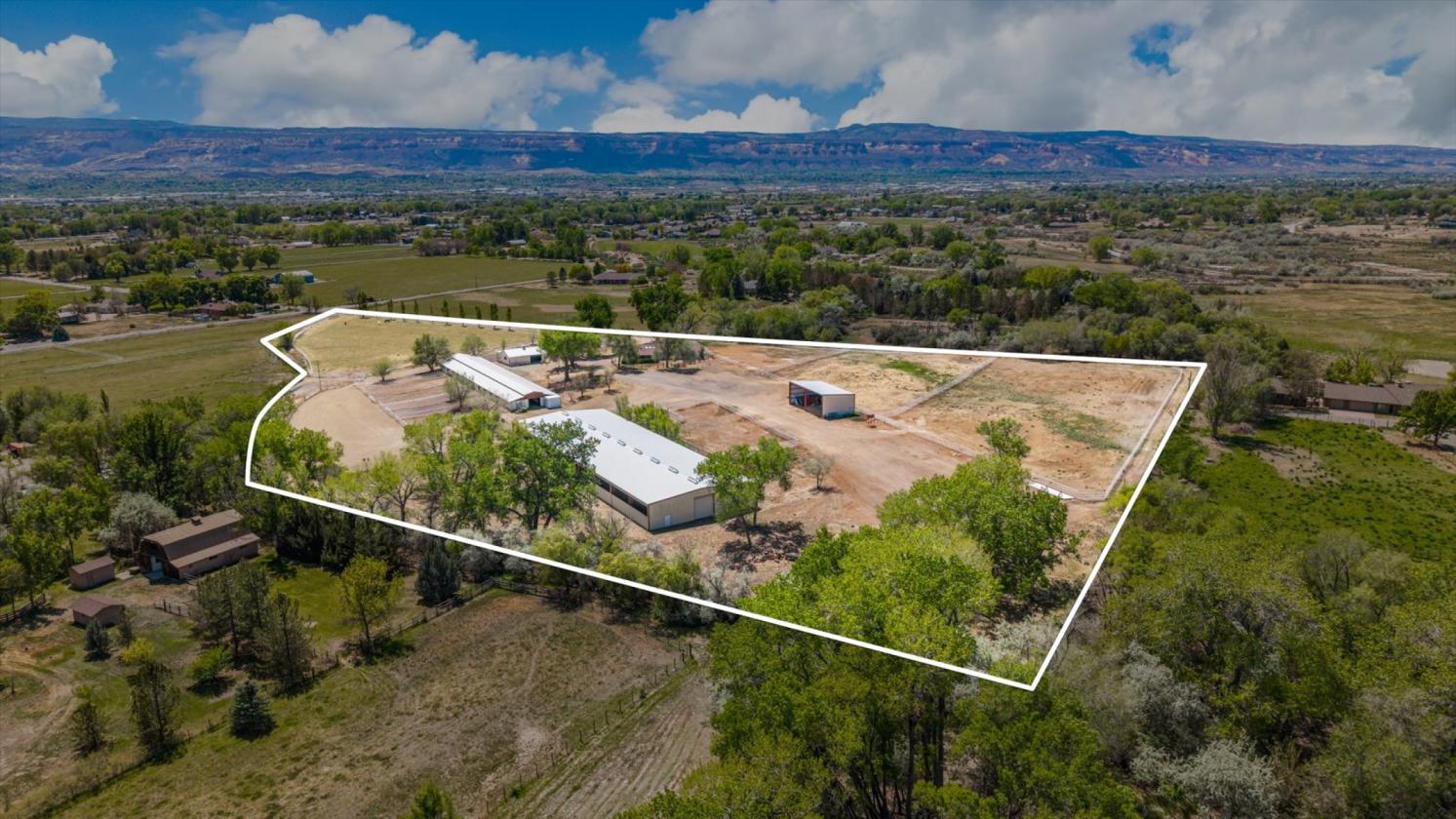 Rare equestrian sanctuary set on over 14 acres - photo 24