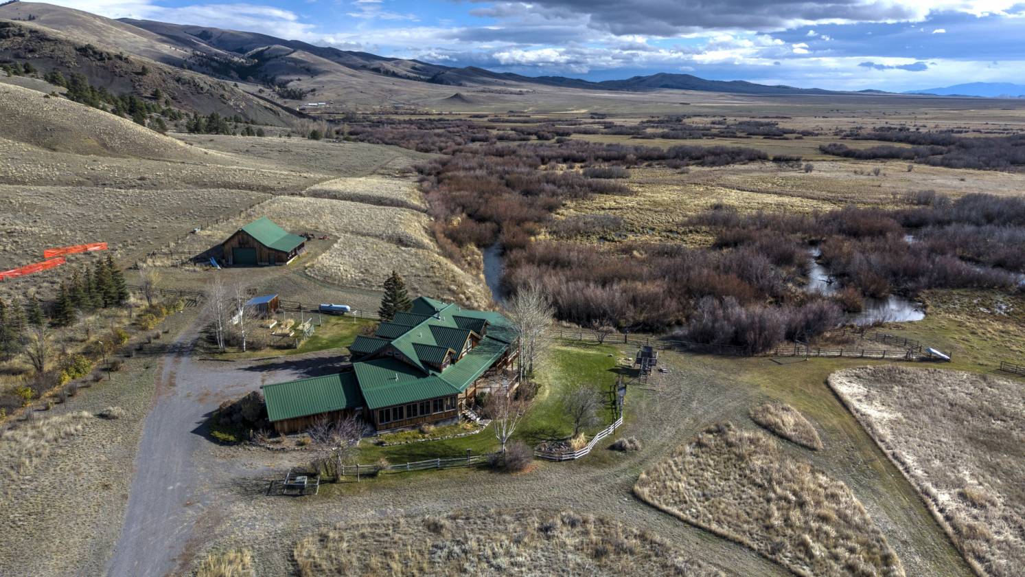 Phantom Spring Ranch on 470± Acres - photo 2