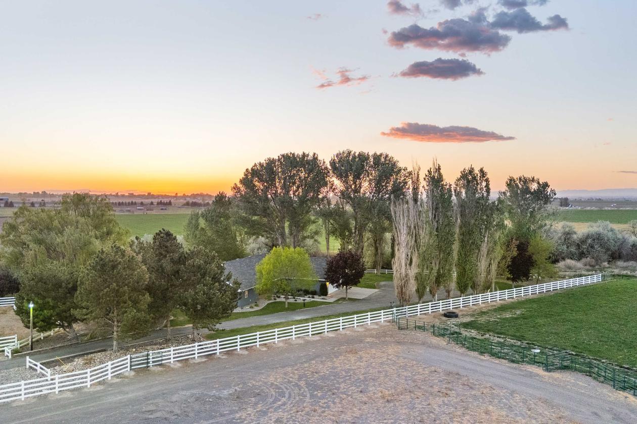 Equestrian Paradise featuring indoor riding arena - photo 3