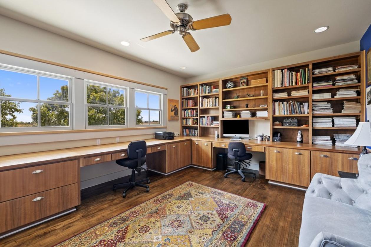 Hilltop Retreat - Modern Craftsman Architecture - photo 19