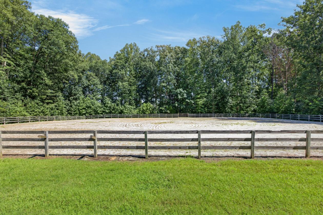LOOKING for a 36 Equestrian Estate w/ guest house? - photo 18