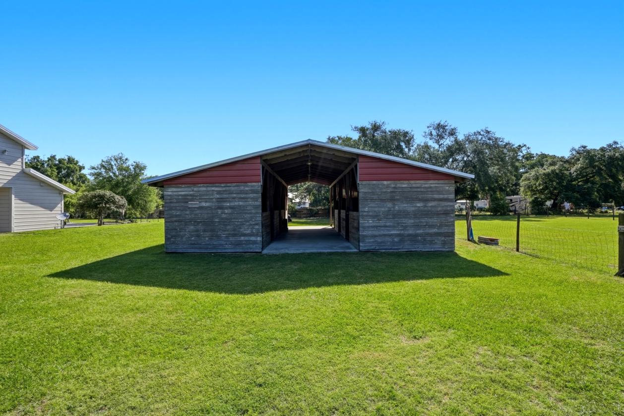 Unique equestrian estate on 6.57 acres - photo 26