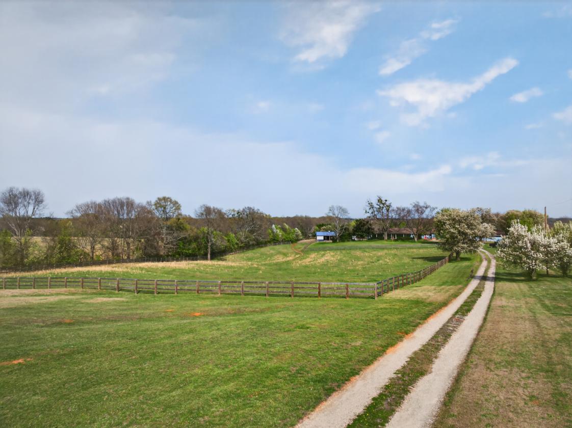 CLOSE TO TRYON Horse farm with 30+ kennel facility - photo 4