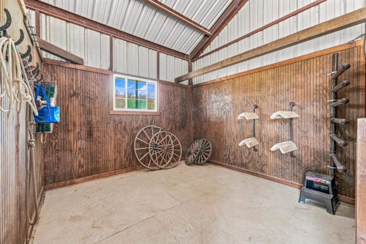 10 Acre, 3/2, Horse Property in Horsemans Ranch - photo 18