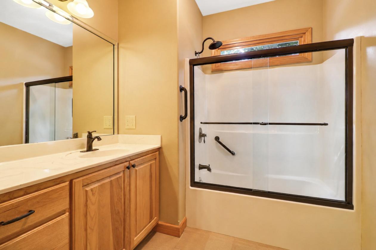 Spacious Cabin in BSF Equestrian community - photo 28