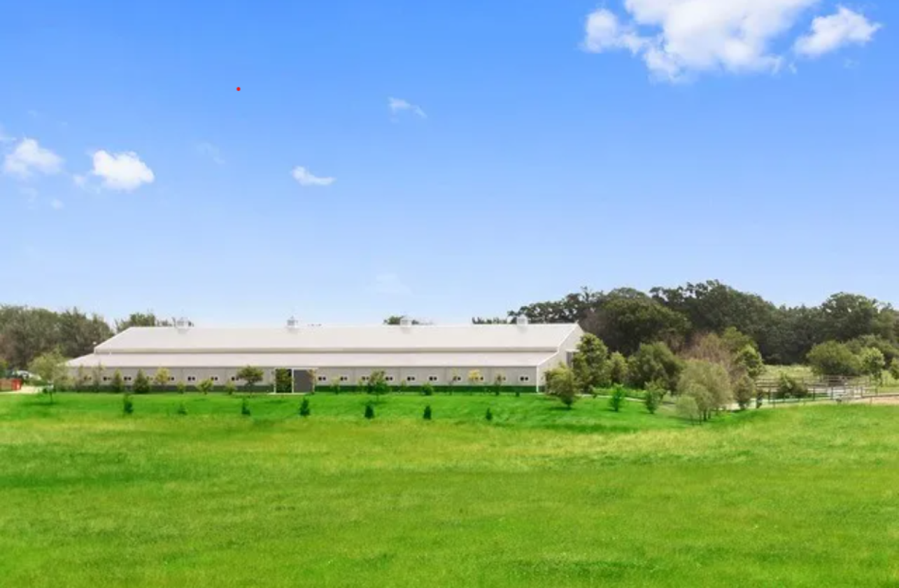 20 Acre Equestrian Property with 30 Stalls - photo 1