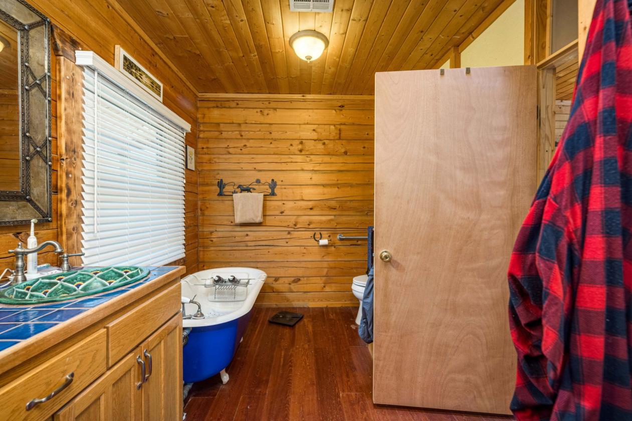 Beautiful Cabin with Horse Facilities - photo 15