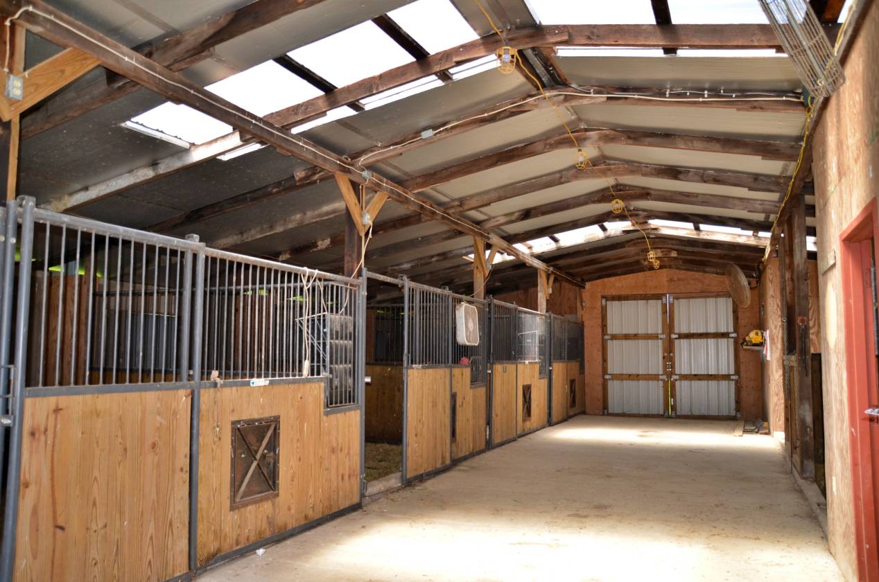 Stunning 100 +/ acre farm with 5 stall barn &... Ripley, Brown