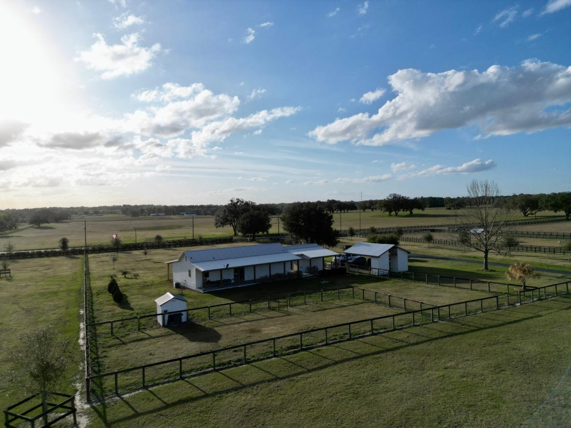 A picture-perfect equestrian estate - photo 15
