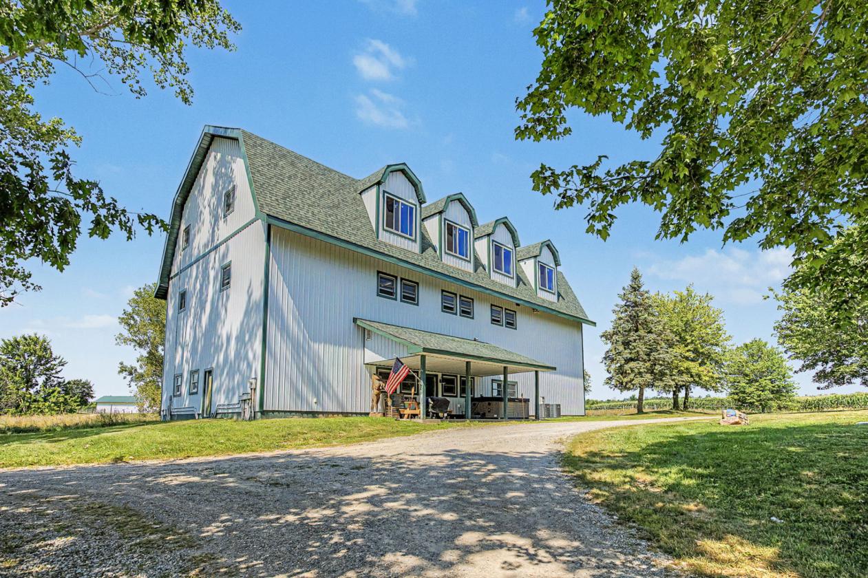 Indoor Arena on 26 Acres with Large Home - photo 2