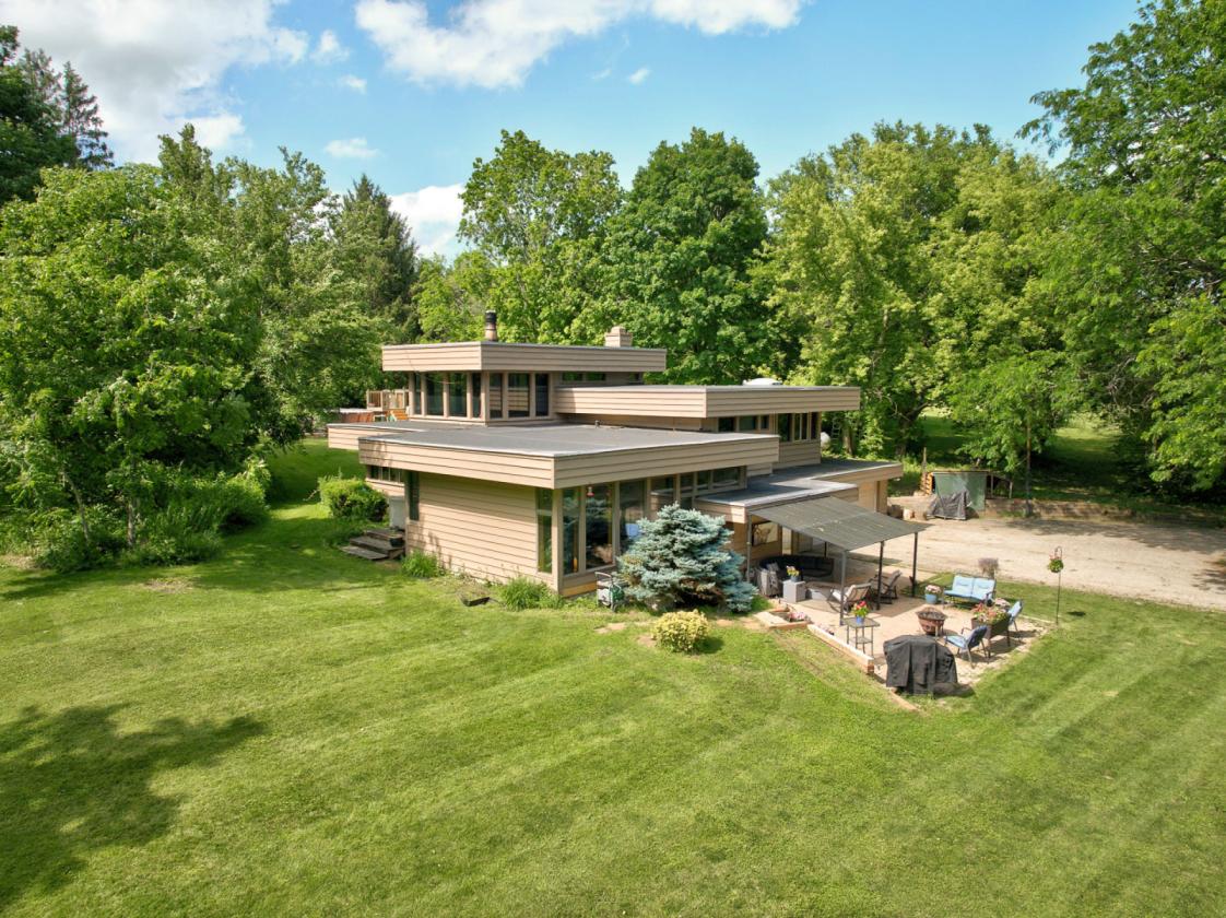 Private Country Oasis on 7.5 Acres - photo 2
