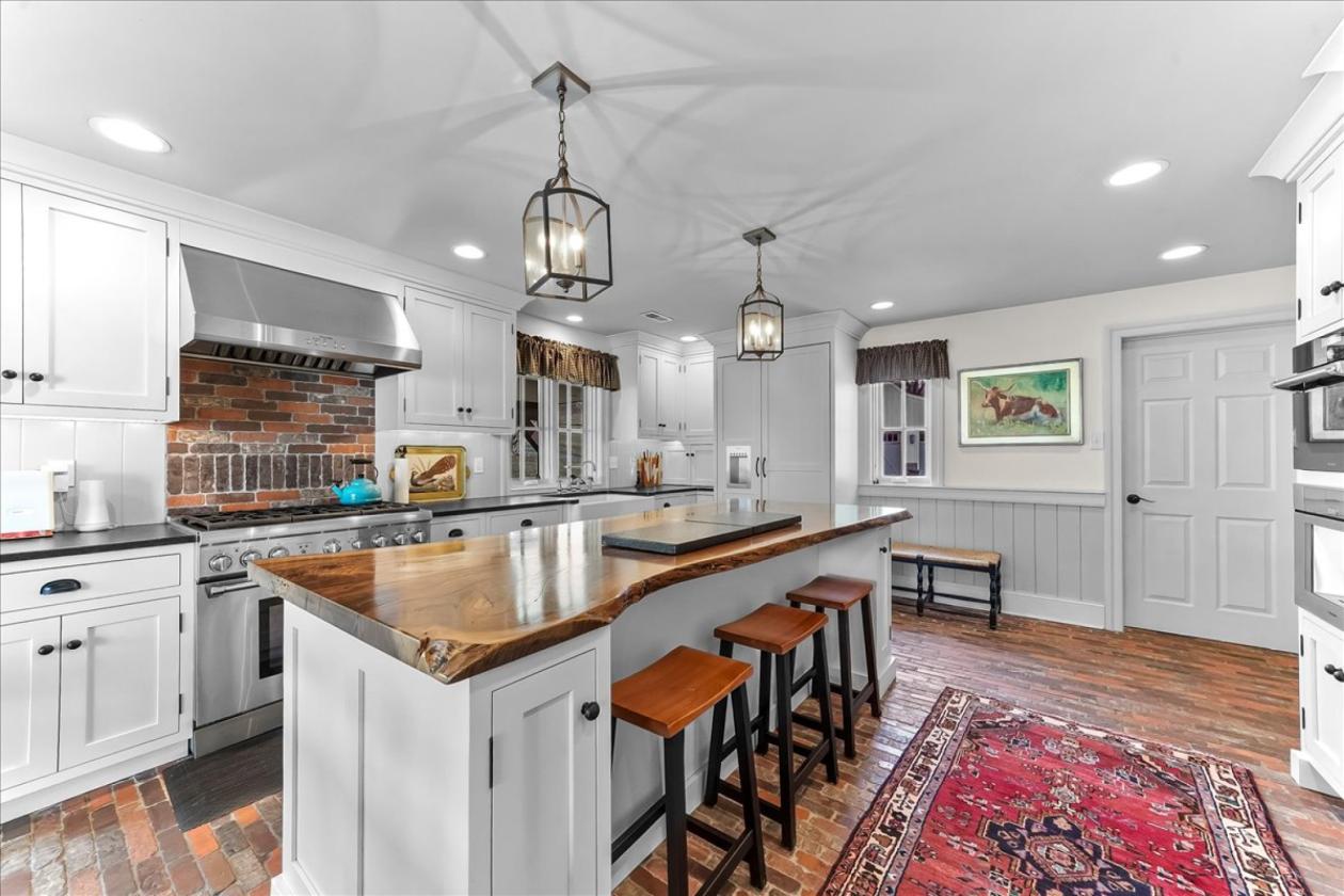 Luxury Three Kings Farm with vineyard potental! - photo 16