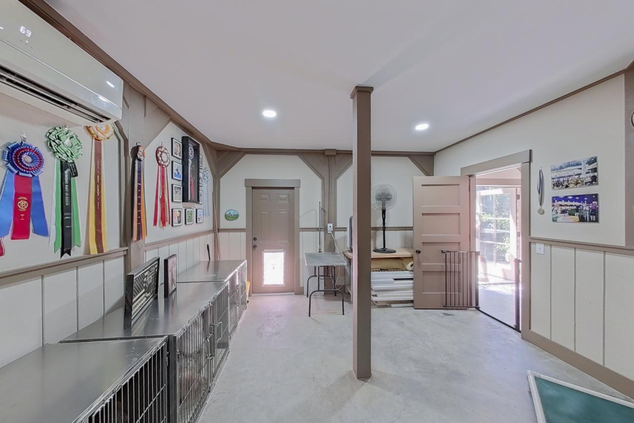 ONE-OF-A-KIND HOME IN EQUESTRIAN COMMUNITY - photo 18