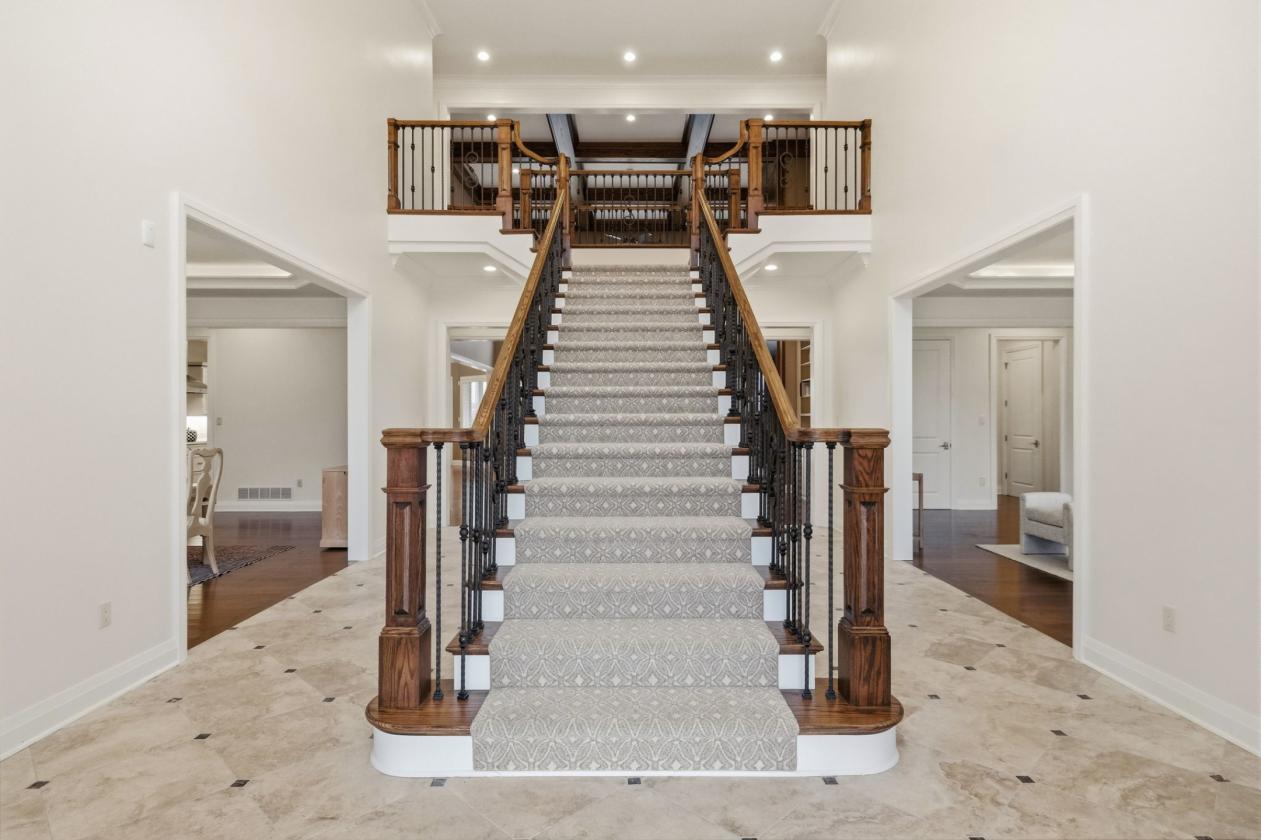 Private 31+ Acre Estate perfect for Horse Lovers - photo 7