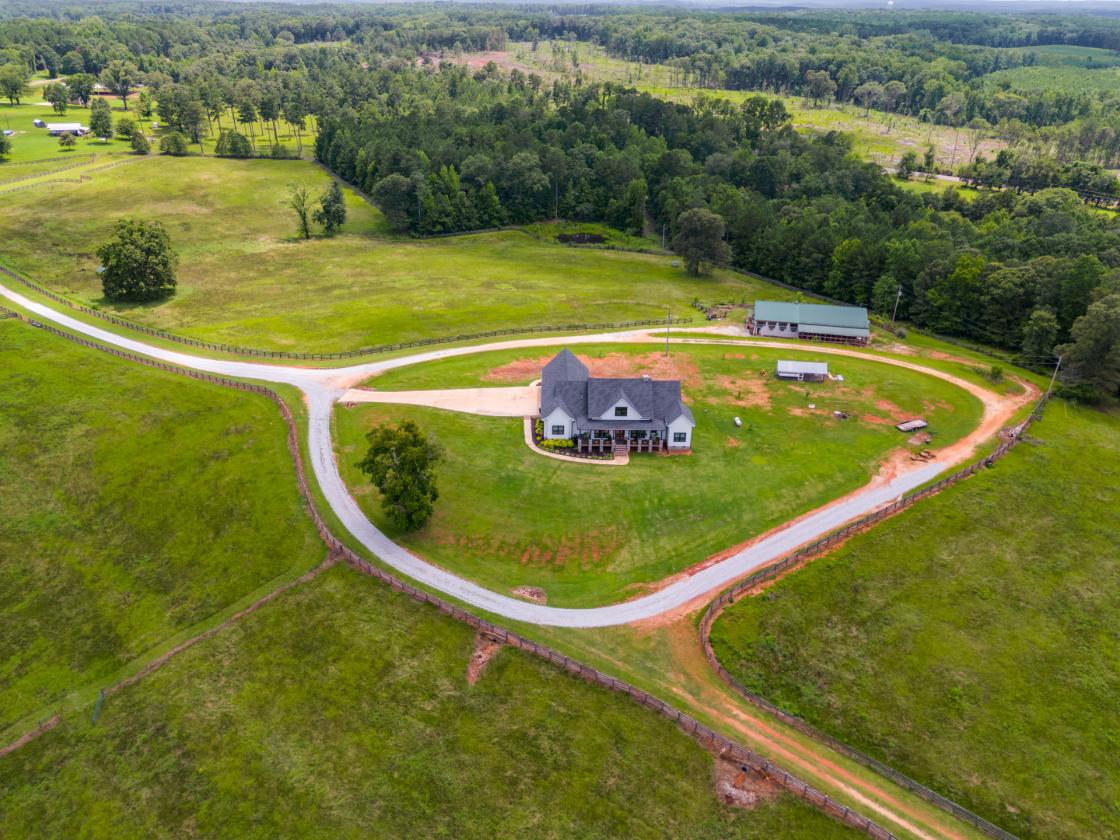 24+/- fenced acres - Custom Home - Barn with apt - photo 2