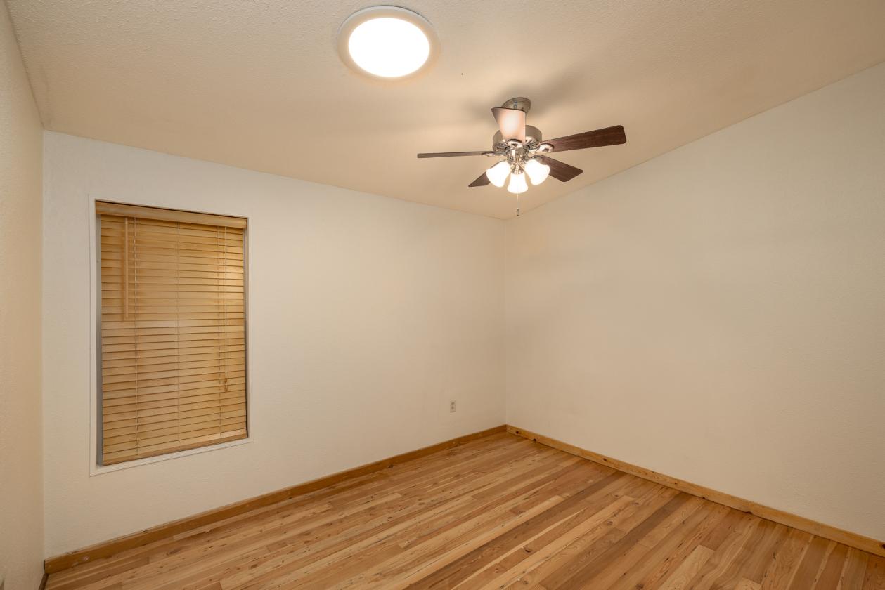 23+ ac, ARENA, 4 stall BARN and SHOP - photo 13