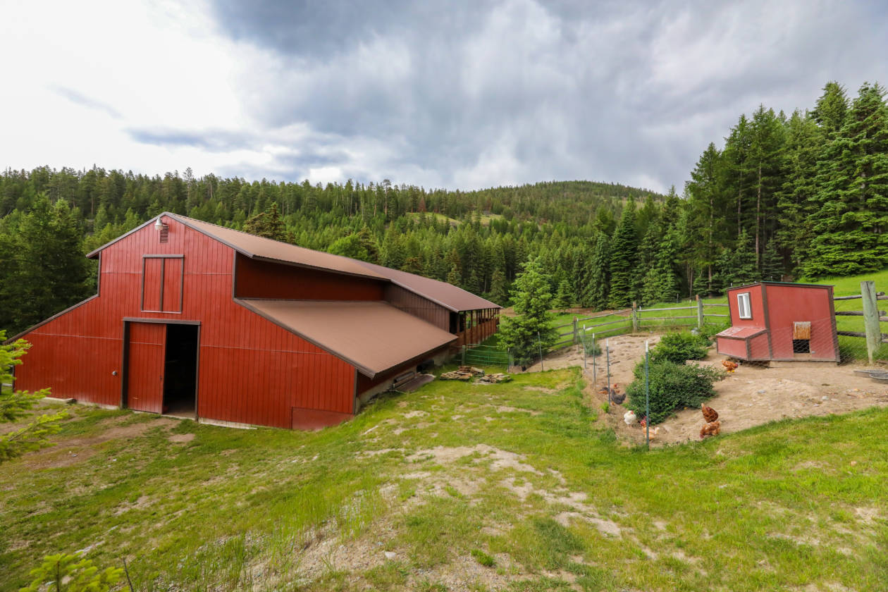 Unique Montana Horse Property on 14 acres, including 2 barns... Kila