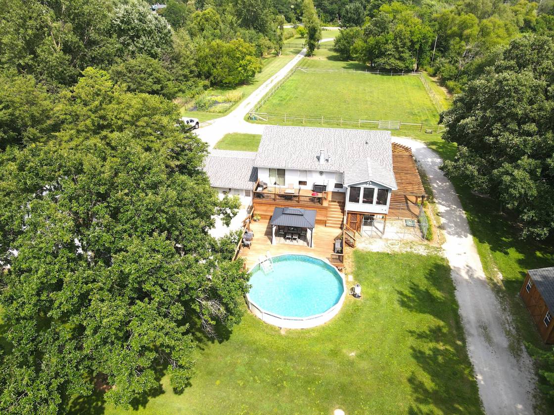 Beautiful 5 +/- Acre Property with 6-Stall Barn - photo 8