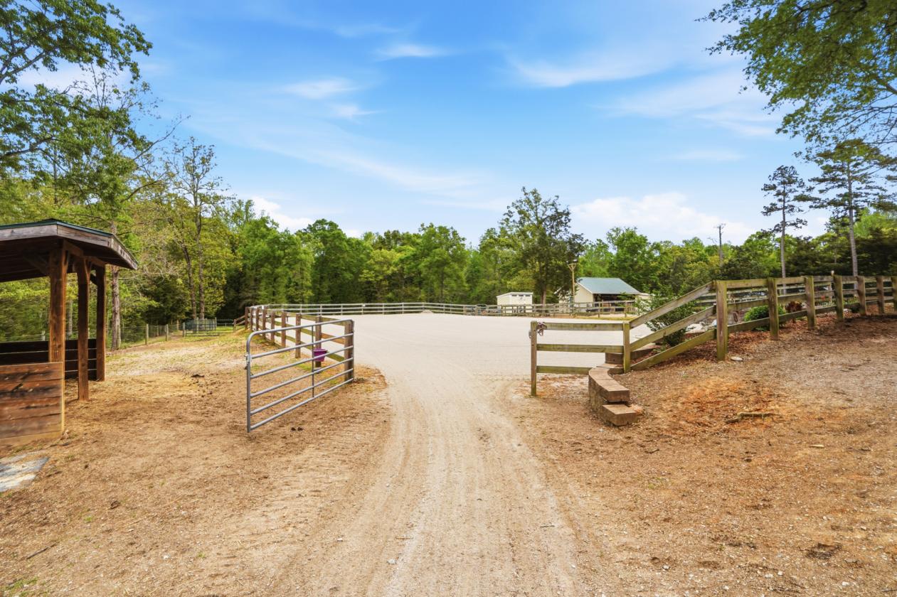 Picturesque equestrian farm - photo 6