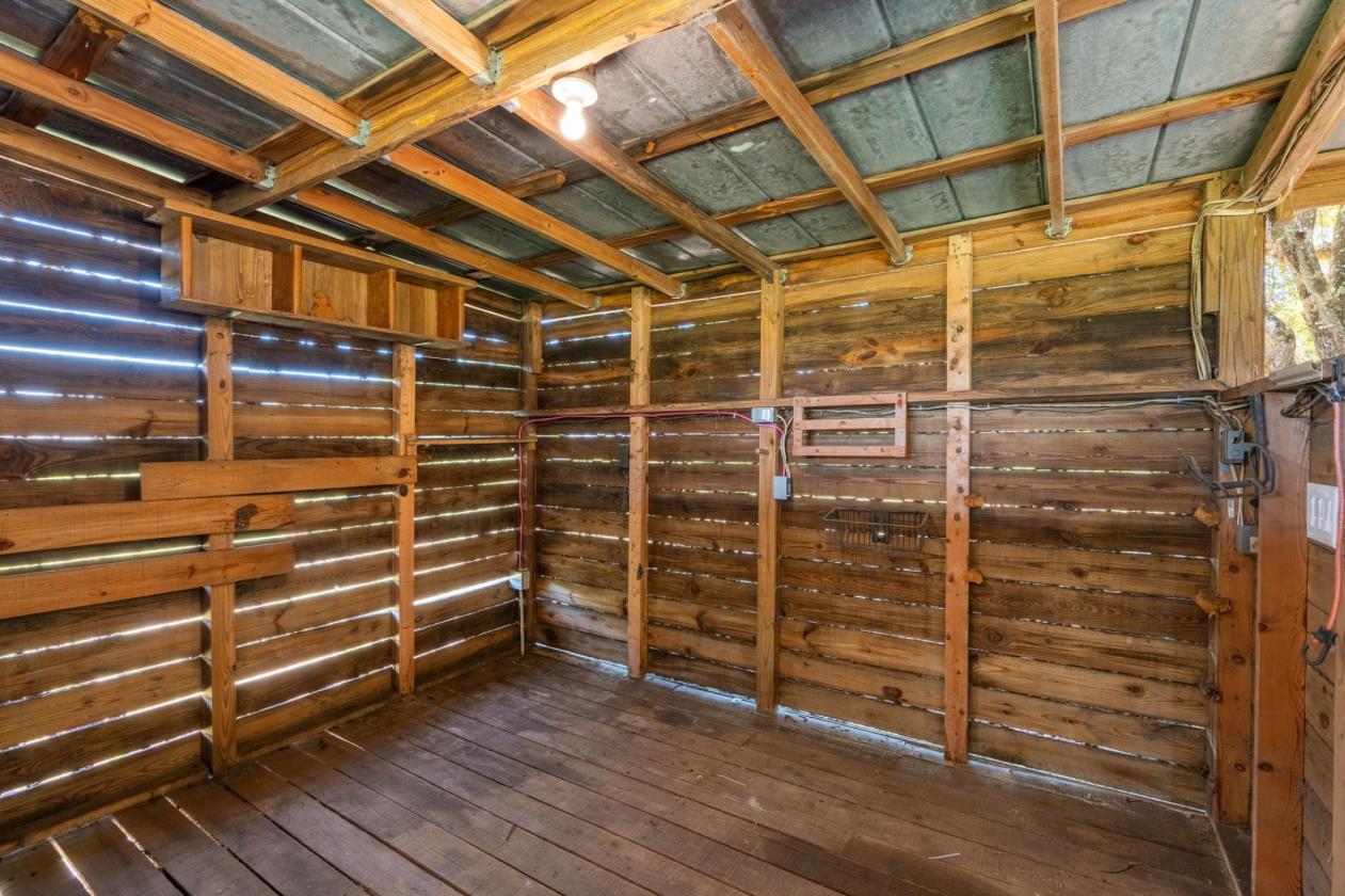 Lakefront Equestrian Estate: Pool, Barn & Pasture - photo 14