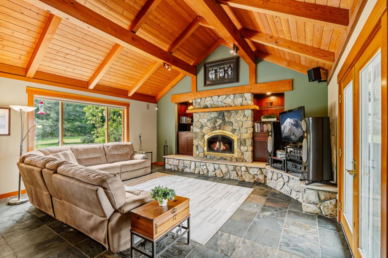 Timber Frame on 10 acres w/pool & arena - photo 17