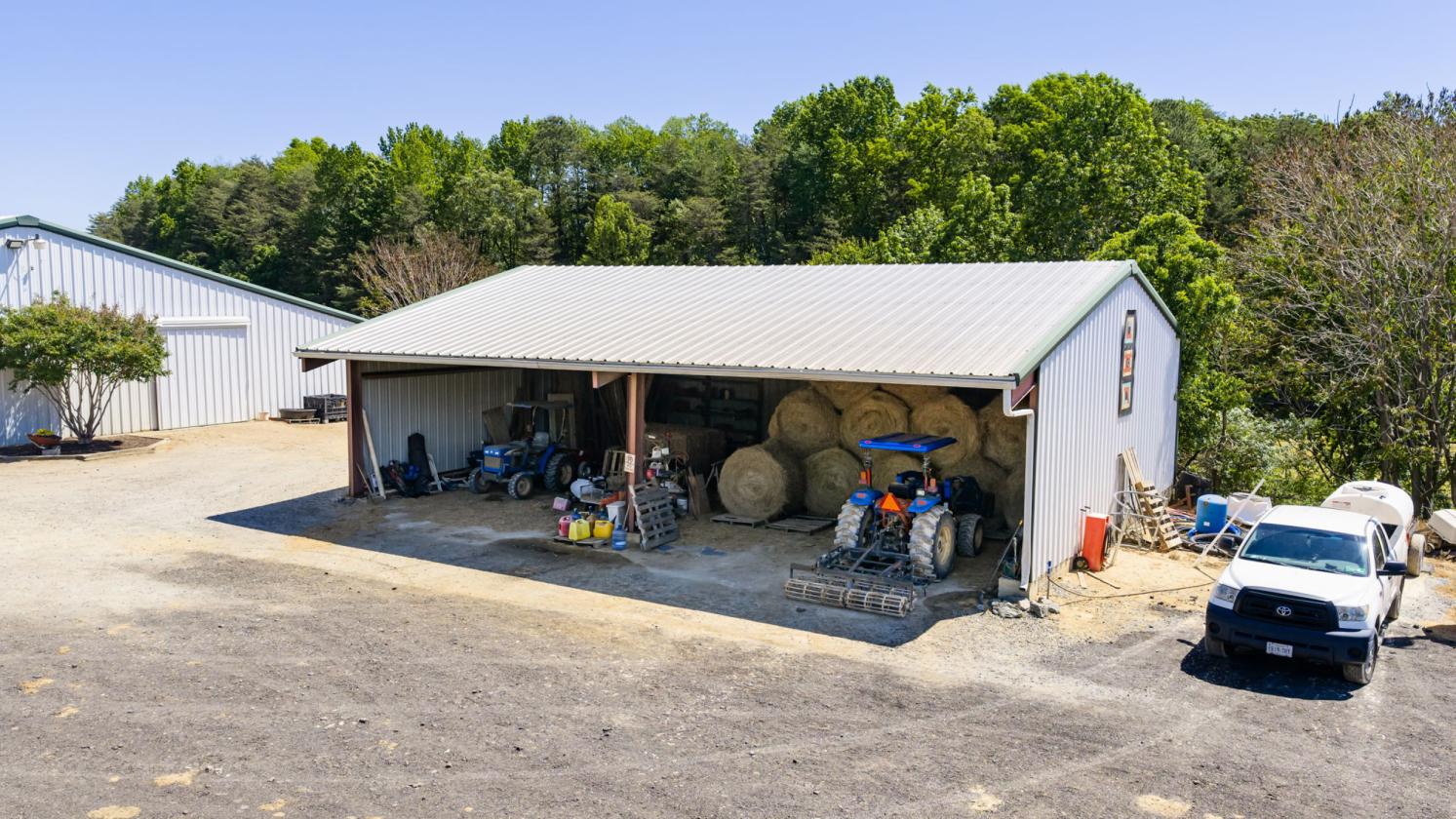 EKG Stables: 36-Acre Turnkey Equestrian Paradise - photo 25