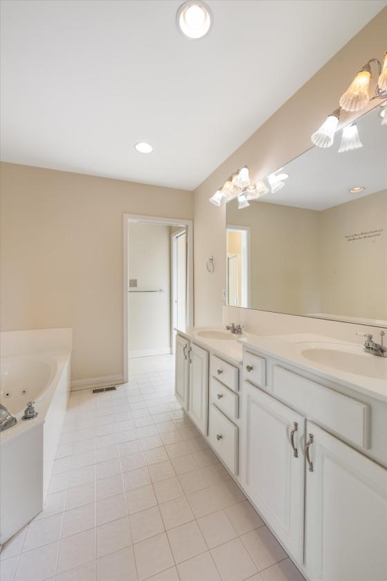 Turn-Key Equestrian Estate With Indoor Arena - photo 22