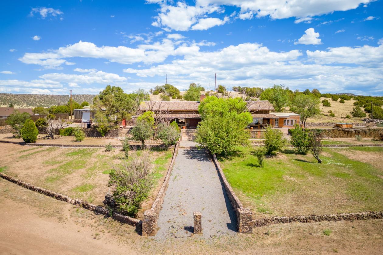 Gorgeous Home,Huge Shop, Perfect Horse Property - photo 1